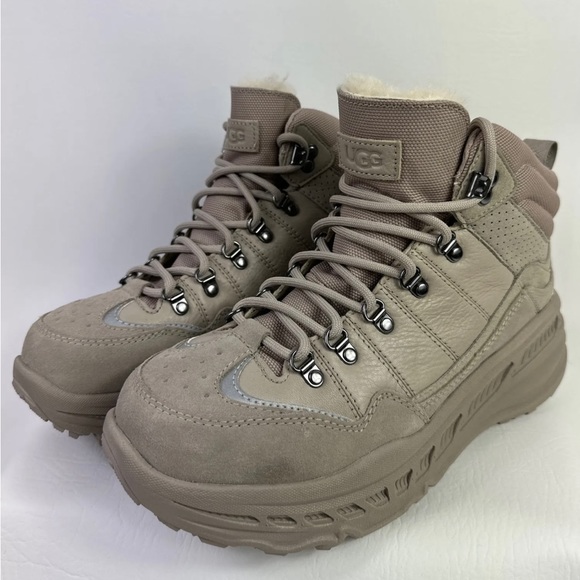 UGG Putty Hiker Waterproof 1112367
Size 8 in men or size 9.5 in women - Picture 2 of 13